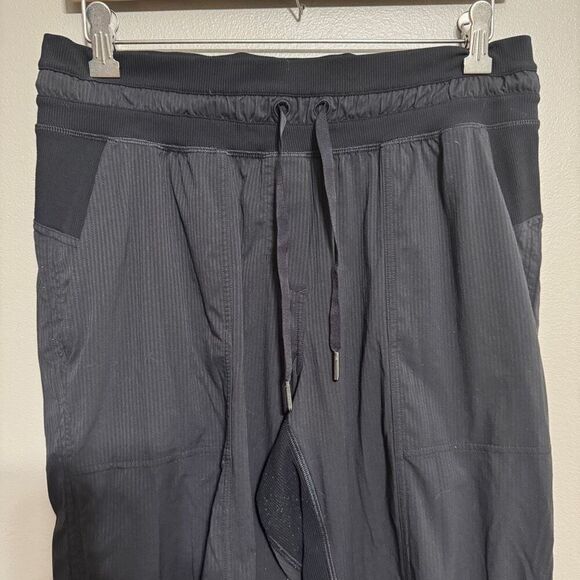 Lululemon Dance Studio Mid-Rise Crop 25" Black size 8 - Picture 4 of 8